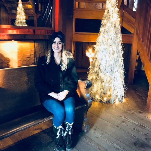 Meet your Posher, Aleesha - Picture 2 of 7